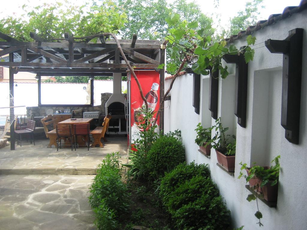 Guest House Yanina Varna Exteriör bild