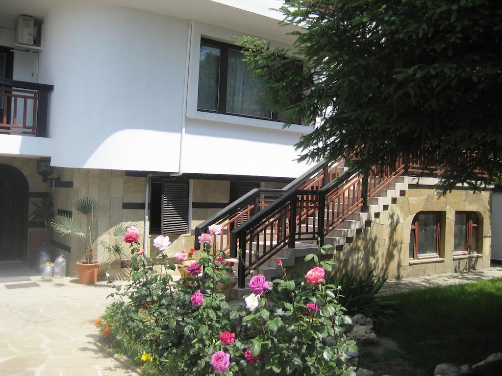 Guest House Yanina Varna Exteriör bild